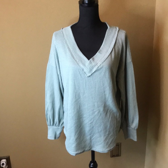 Women’s long sleeve v-neck top NWT   SIZE SMALL - Picture 2 of 11